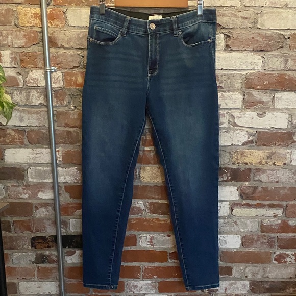 Angels Forever Young Everluxe Lift Straight Blue Jeans Size 10/30 - Picture 1 of 6